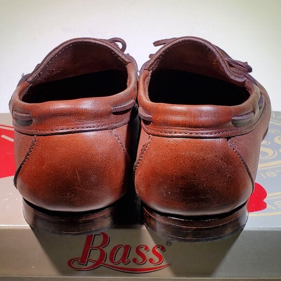 VINTAGE G H  BASS CLARKSON TWOTONE KILTIE...BOW TASSEL WEEJUNS...ORIGINAL BOX